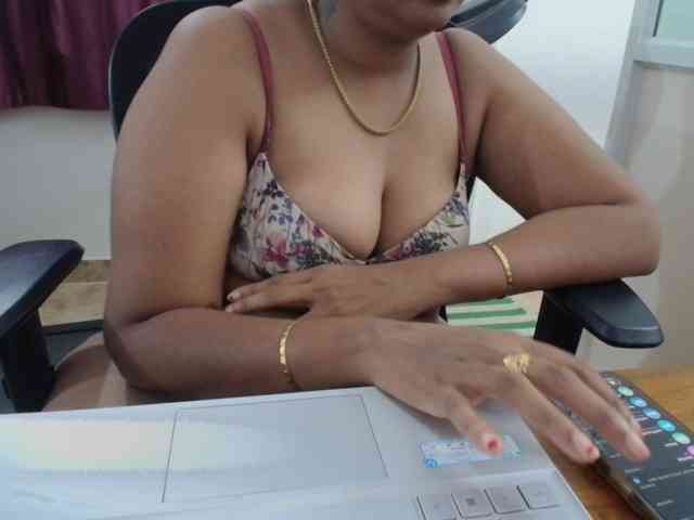 ShruthiIndian56 webcam