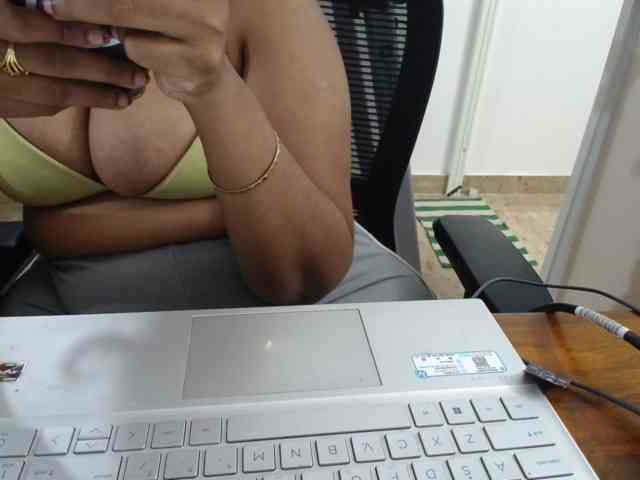 ShruthiIndian56 webcam