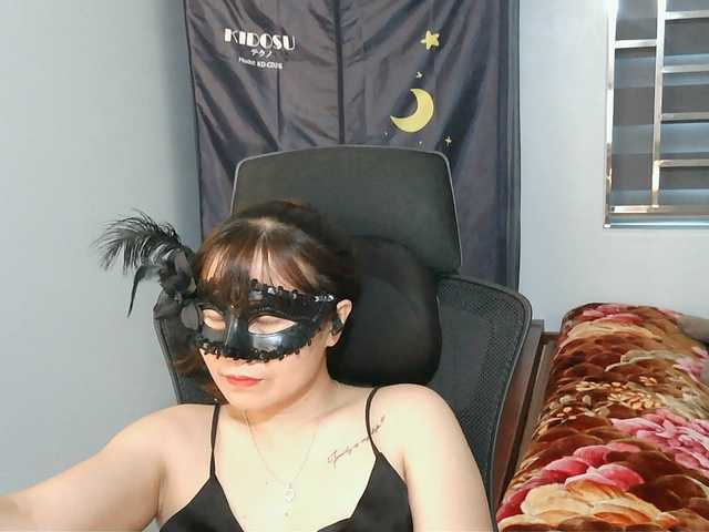 girl30slutty live cam on BongaCams