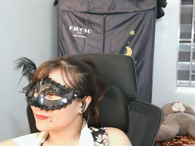 girl30slutty live cam on BongaCams