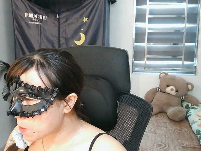 girl30slutty live cam on BongaCams