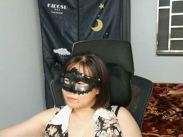 girl30slutty live cam on BongaCams