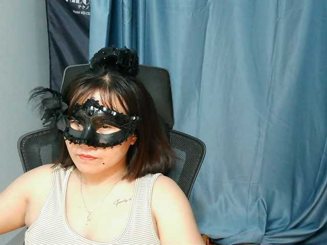 girl30slutty live cam on BongaCams