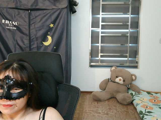 girl30slutty live cam on BongaCams