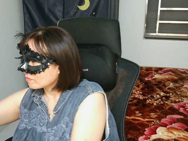 girl30slutty live cam on BongaCams