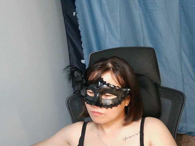 girl30slutty live cam on BongaCams