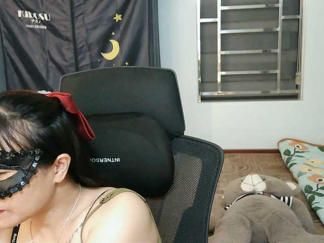 girl30slutty live cam on BongaCams