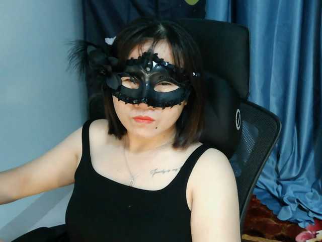 girl30slutty live cam on BongaCams
