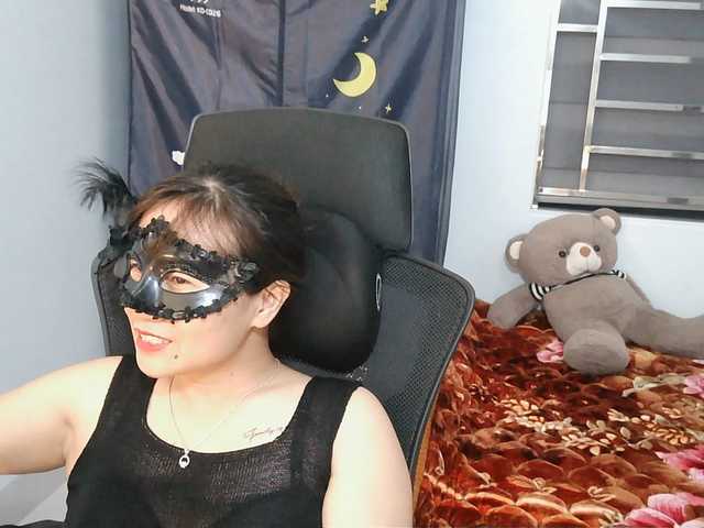 girl30slutty live cam on BongaCams