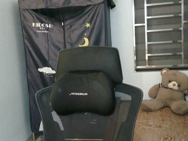 girl30slutty live cam on BongaCams
