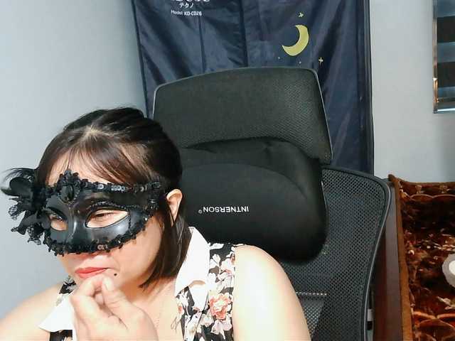 girl30slutty live cam on BongaCams