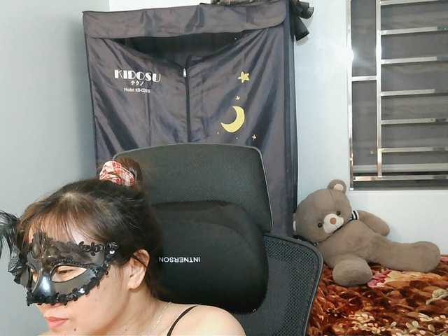 girl30slutty live cam on BongaCams