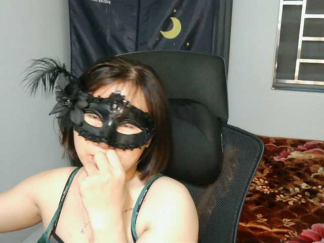girl30slutty live cam on BongaCams