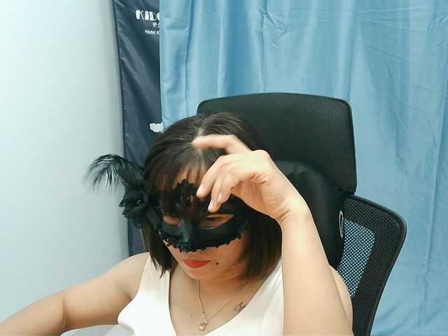 girl30slutty live cam on BongaCams