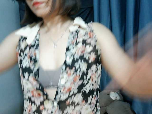 girl30slutty live cam on BongaCams