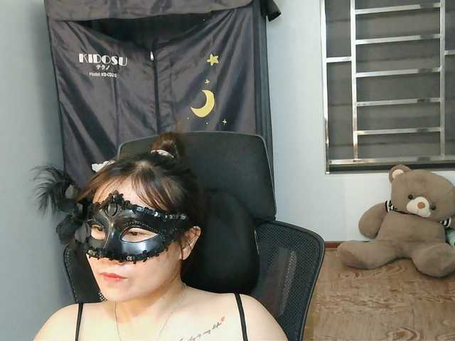 girl30slutty live cam on BongaCams