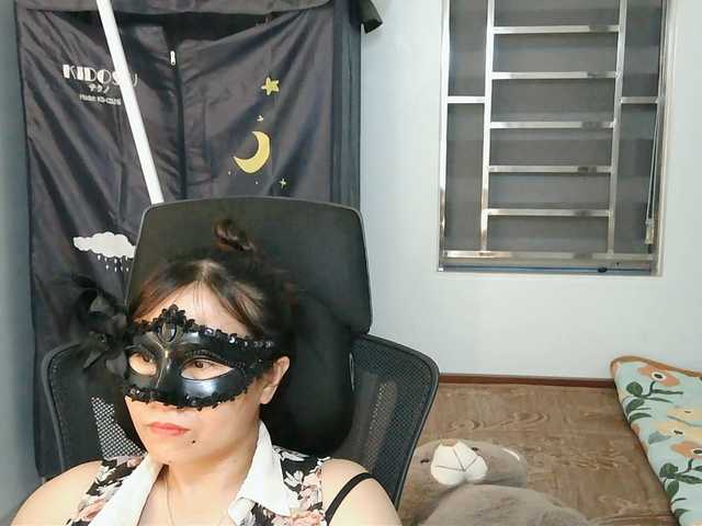 girl30slutty live cam on BongaCams