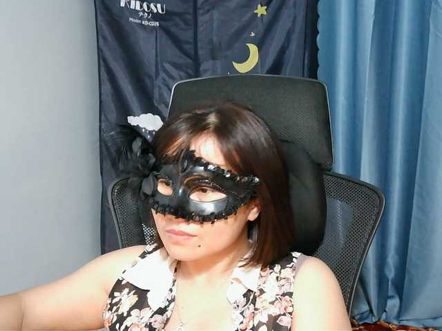 girl30slutty live cam on BongaCams