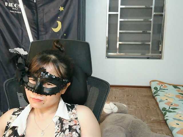 girl30slutty live cam on BongaCams