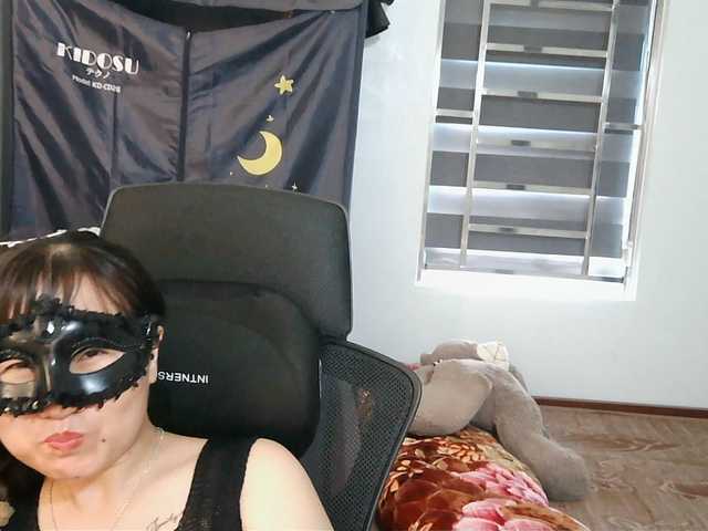 girl30slutty live cam on BongaCams