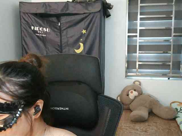 girl30slutty webcam
