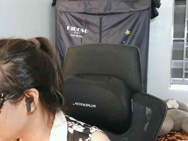 girl30slutty webcam
