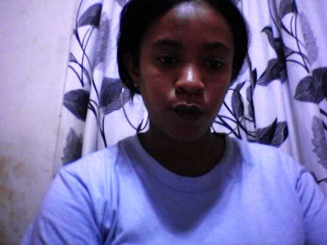 Chat with silviaLaBombe live cam