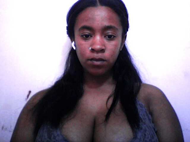 Mayrah webcam bongacams model stream image