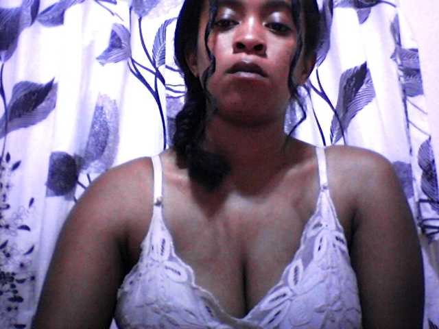le modèle silviaLaBombe est en webcam porno dans un show sur le site bongacams, il possède les tags suivants: Ebony,Brunette,Hairy