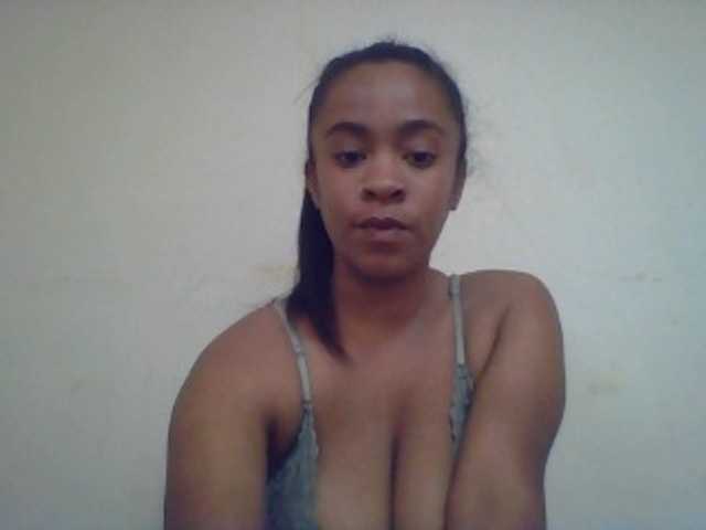 Mayrah vous attend pour discuter, flirter et plus sur bongacams