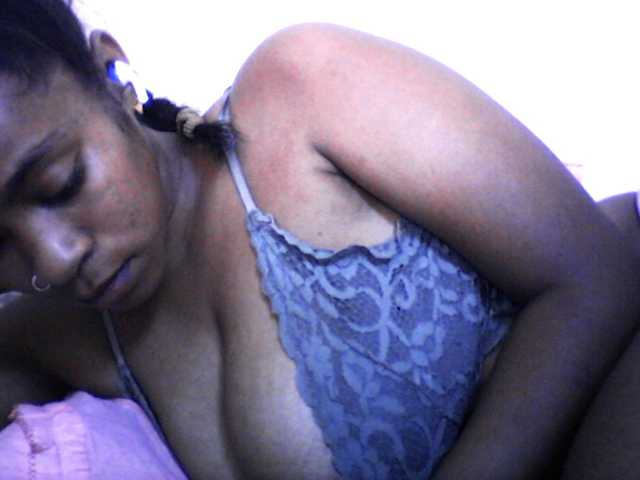 le modèle Mayrah est en webcam porno dans un show sur le site bongacams, il possède les tags suivants: Ebony,Brunette,Hairy