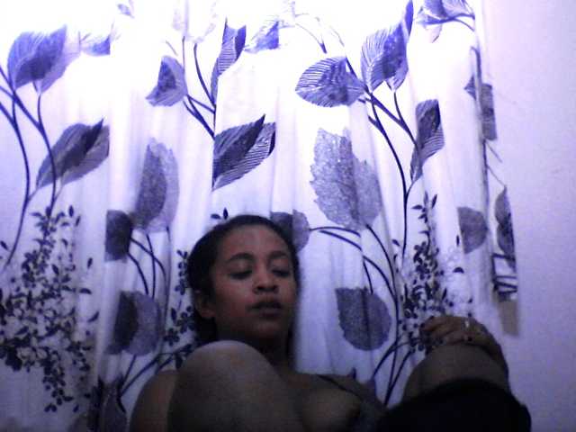 le modèle silviaLaBombe est en webcam porno dans un show sur le site bongacams, il possède les tags suivants: Ebony,Brunette,Hairy