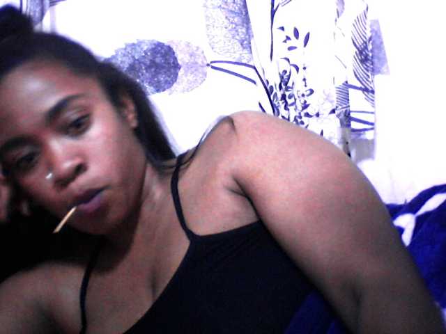 Mayrah webcam bongacams model stream image