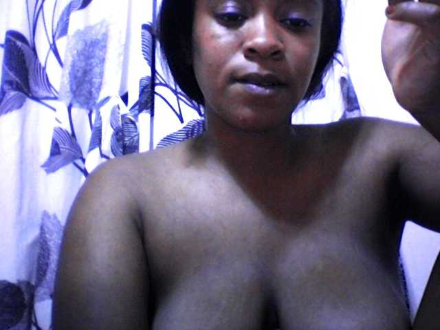 Mayrah vous attend pour discuter, flirter et plus sur bongacams