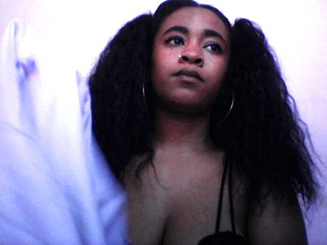 Mayrah live cam on BongaCams