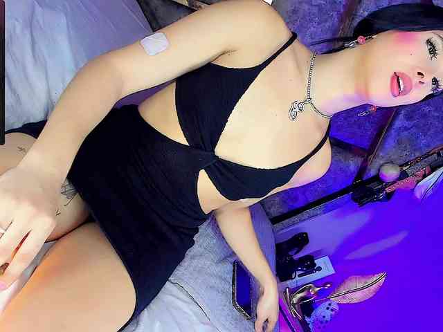 Gia21XXX Live Webcam on BongaCams