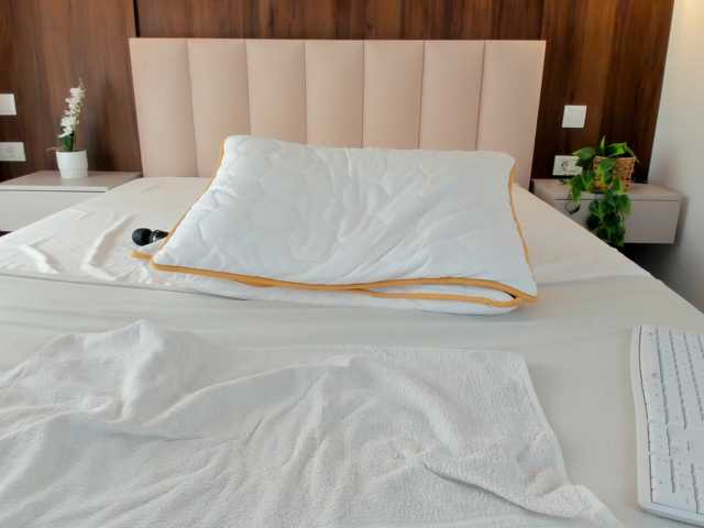 Saradiamond01 live cam on BongaCams