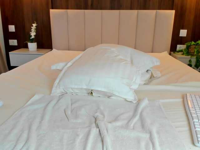 Saradiamond01 live cam on BongaCams