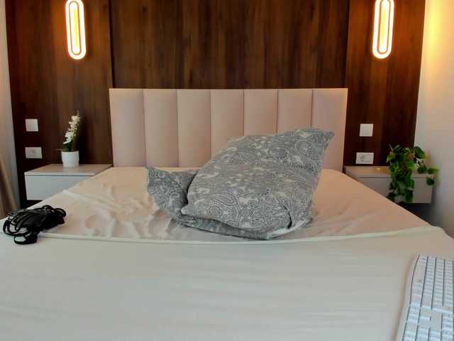 Saradiamond01 live cam on BongaCams