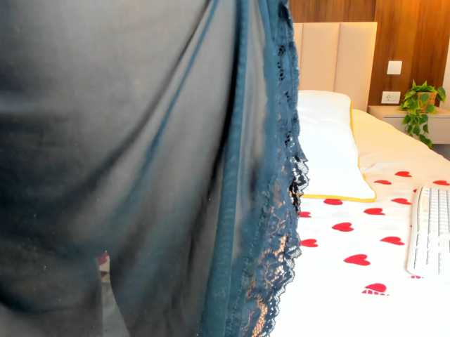 Saradiamond01 live cam on BongaCams