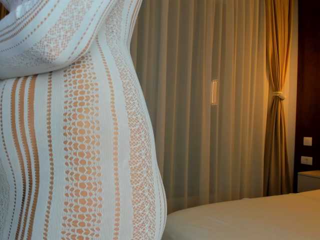 Saradiamond01 live cam on BongaCams