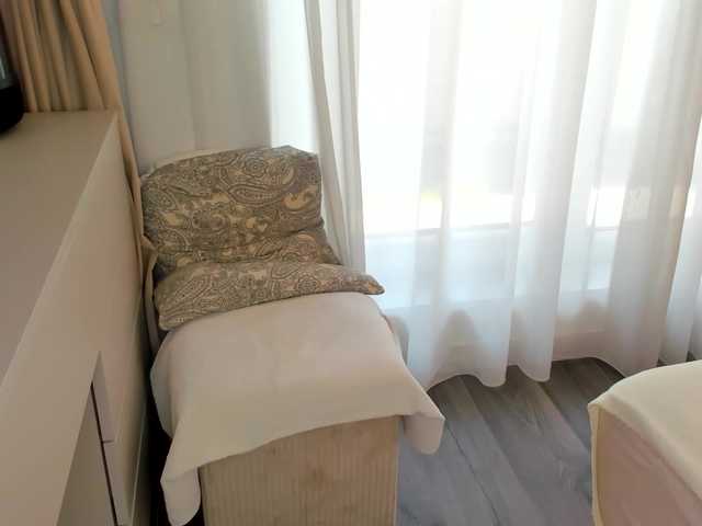 Saradiamond01 live cam on BongaCams