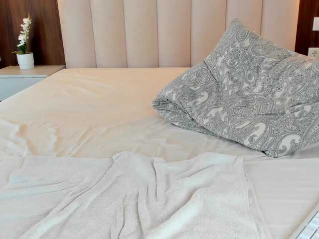 Saradiamond01 live cam on BongaCams