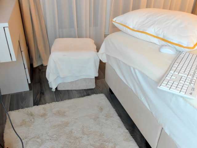 Saradiamond01 live cam on BongaCams