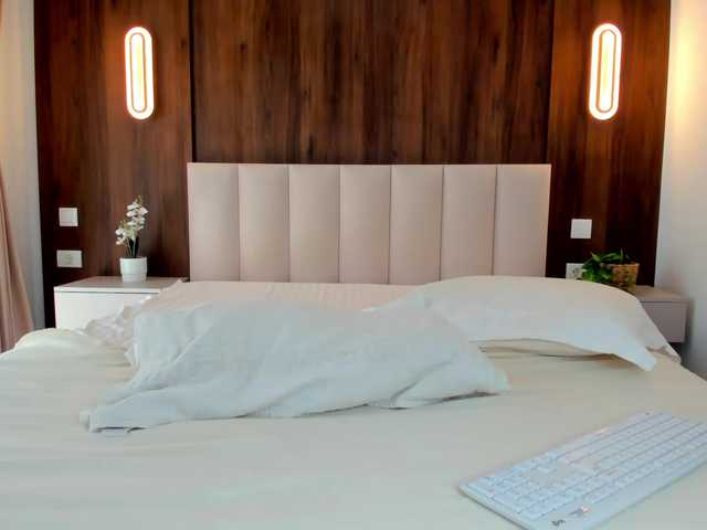 Saradiamond01 live cam on BongaCams