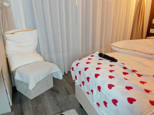 Saradiamond01 live cam on BongaCams
