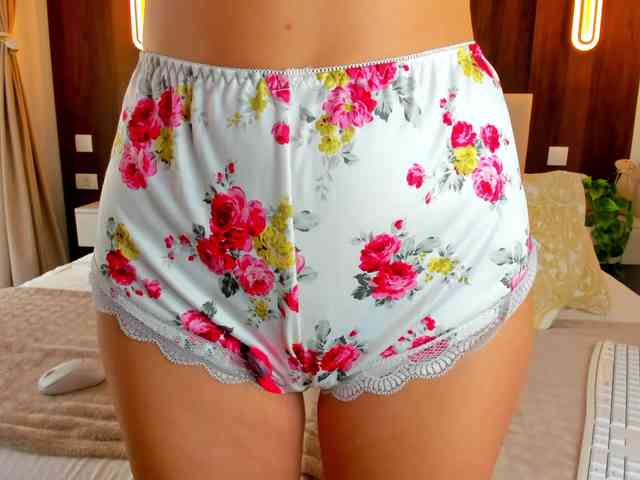 Saradiamond01 webcam