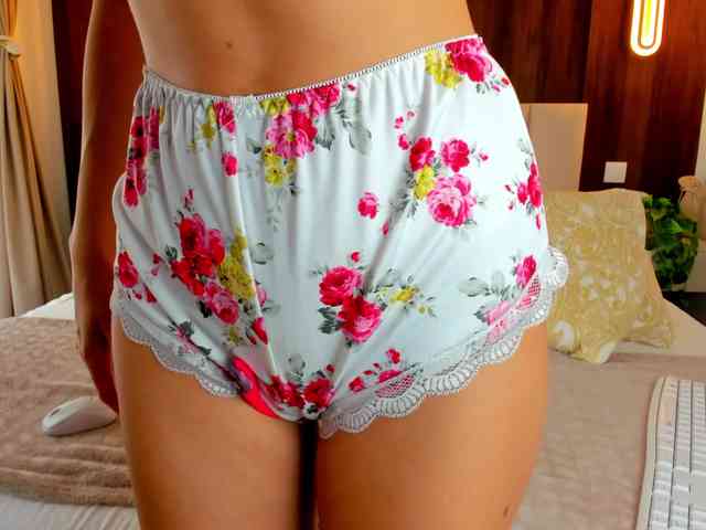 Saradiamond01 webcam