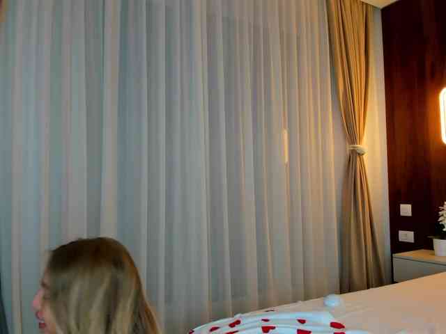 Saradiamond01 webcam