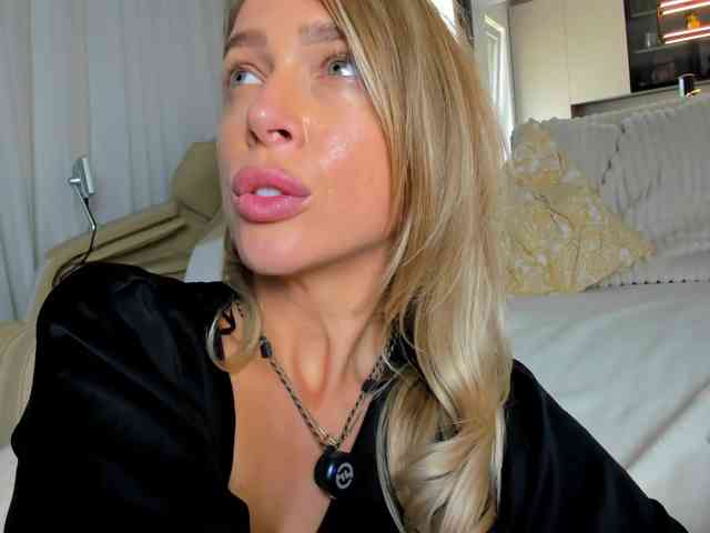 Saradiamond01 webcam
